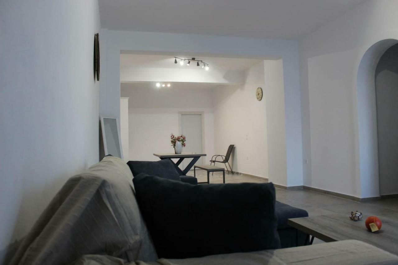Papillon Villa Pera Gyalos Bagian luar foto