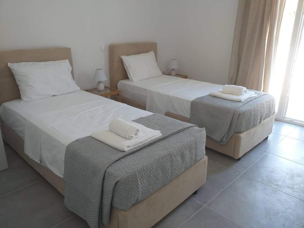 Papillon Villa Pera Gyalos Bagian luar foto